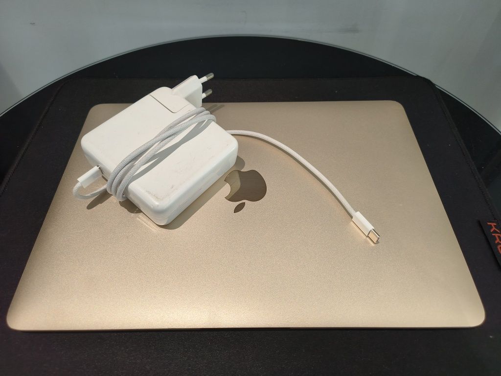 Laptop używany Apple UltraBook A1534 Złoty 8Gb 500 GB SSD 12 cali