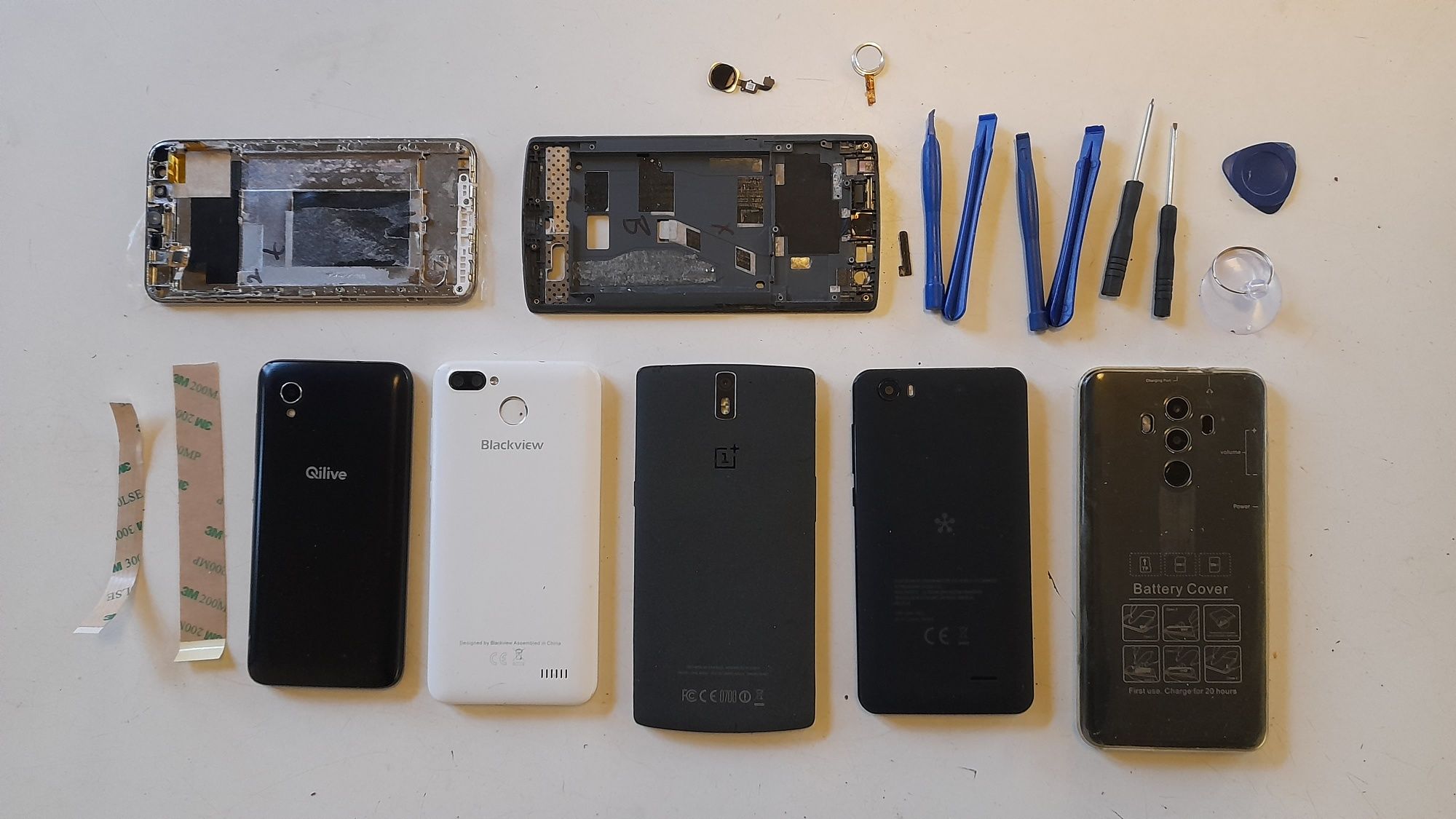 Smartphones (5) para arranjo ou para peças.