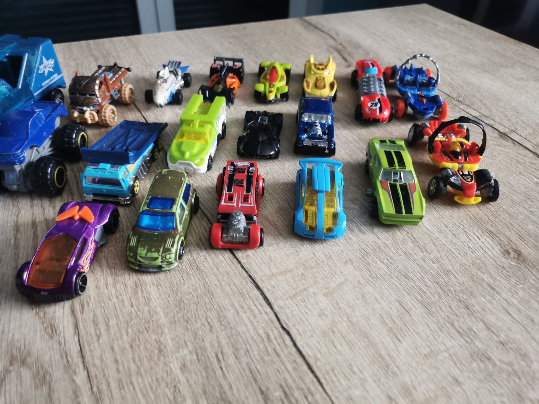 HotWheels, samochodziki i tor