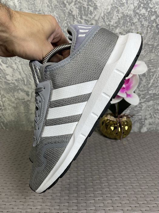 Adidas Swift Run кроссовки 44 размер беговые серые оригинал