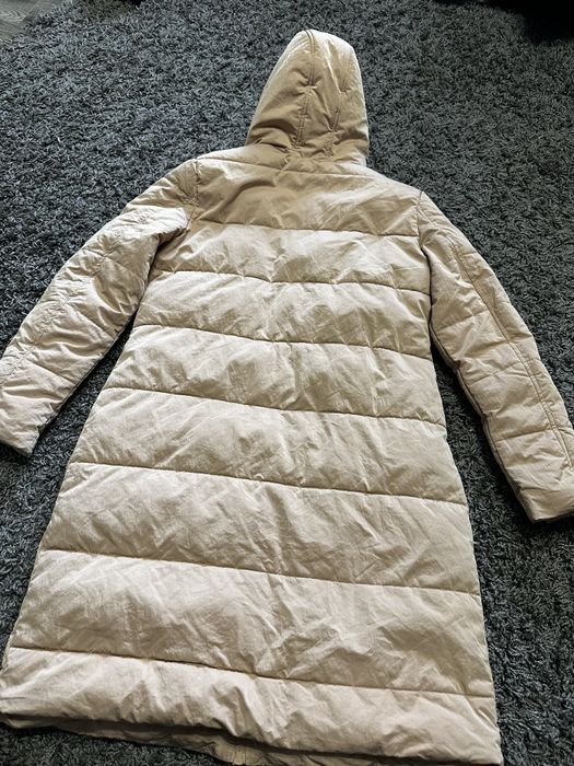 Жіночий бежевий пуховик