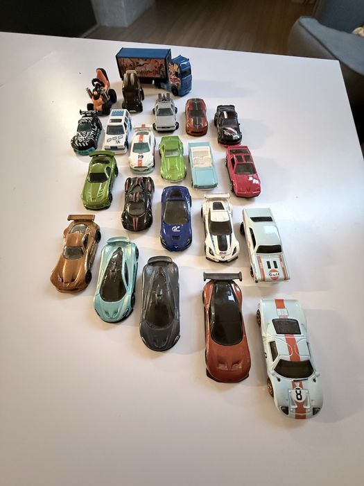 Modele Hot wheels.