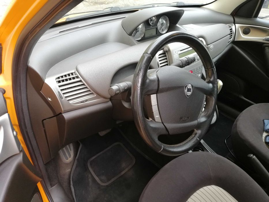 Авто Lancia Ypsilon