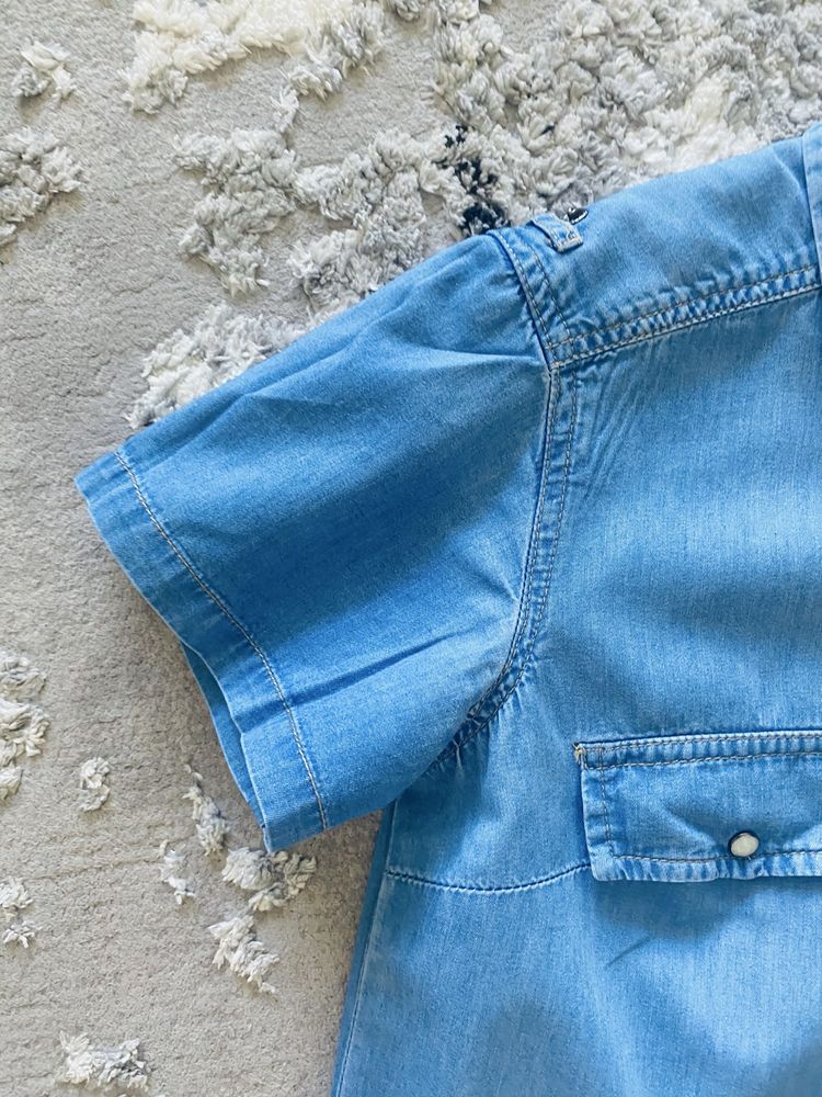 Sukienka mini jeansowa w kolorze jasnego denimu