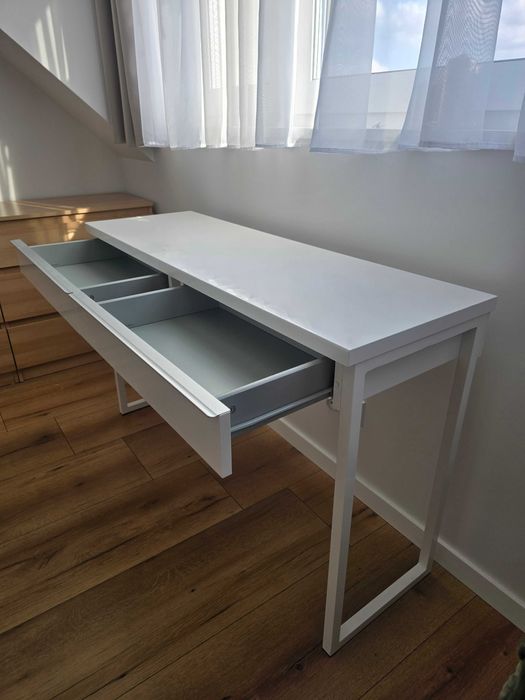 Biurko/Toaletka IKEA BESTÅ BURS, biały połysk, 120x40x74,5 cm