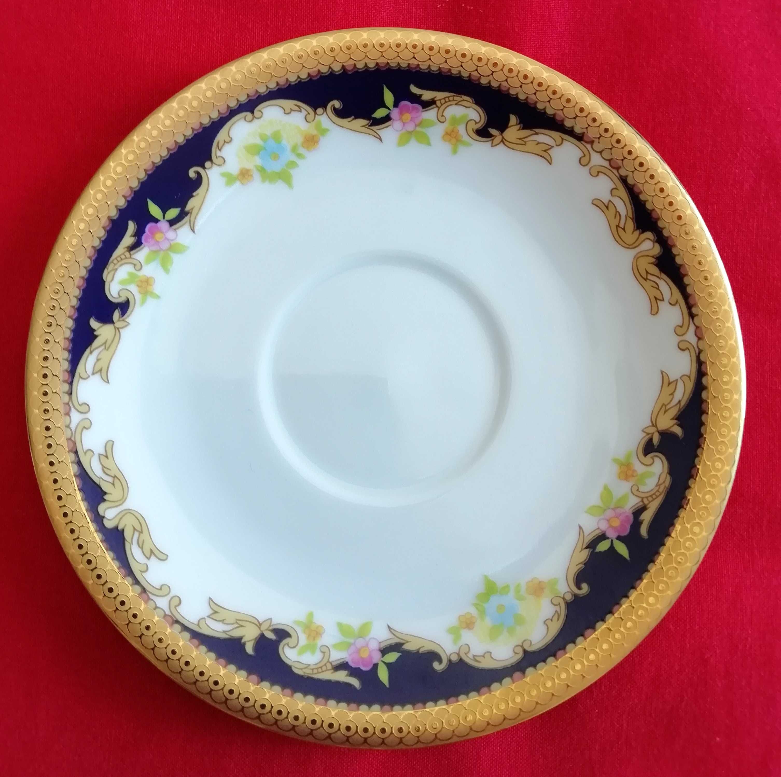 Chávena e pires em porcelana com faixa de ouro Tirschenreuth Bavaria