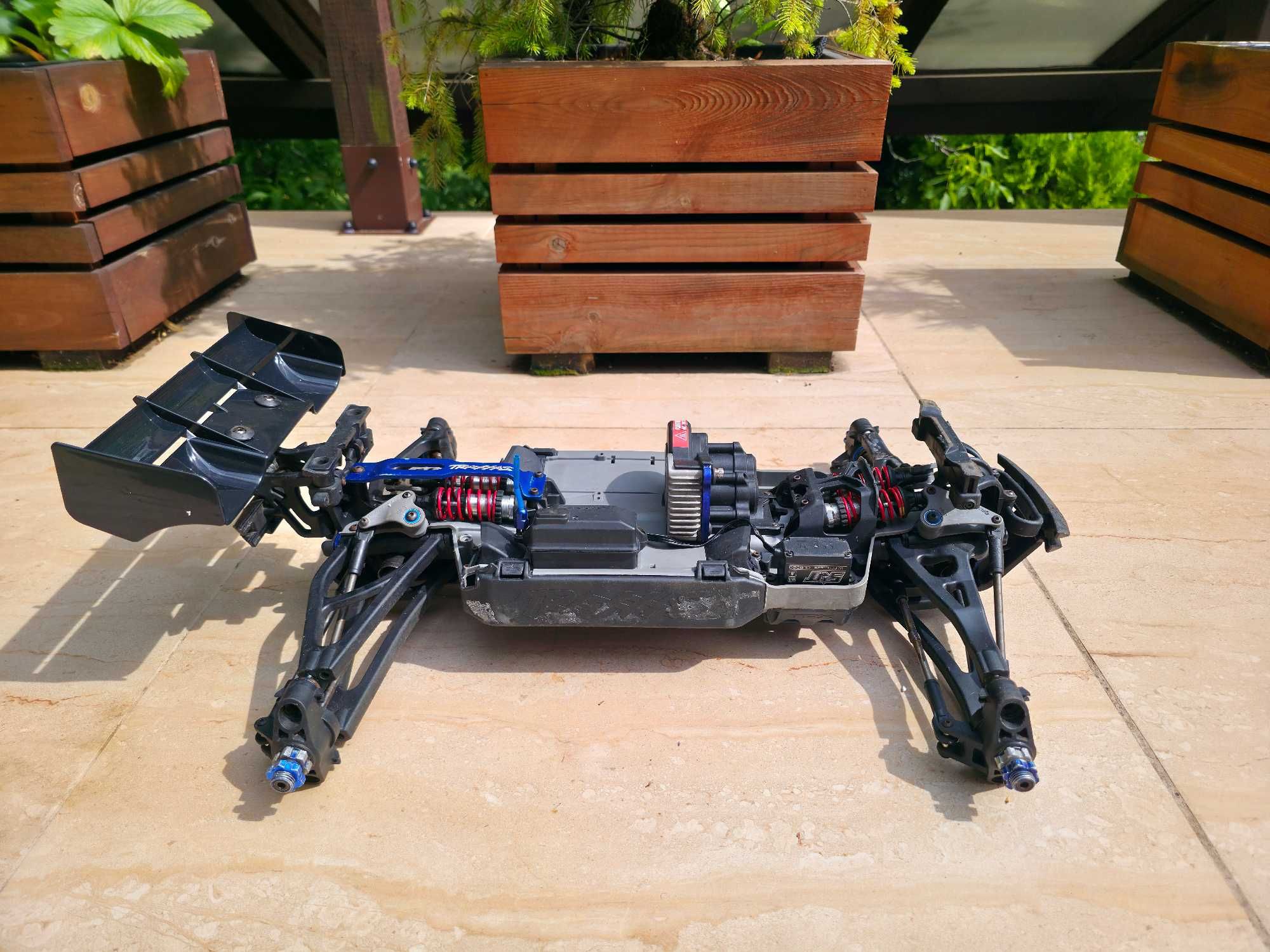 Traxxas E-Revo 2.0 podwozie modelu RC + serwo SRT CL6023