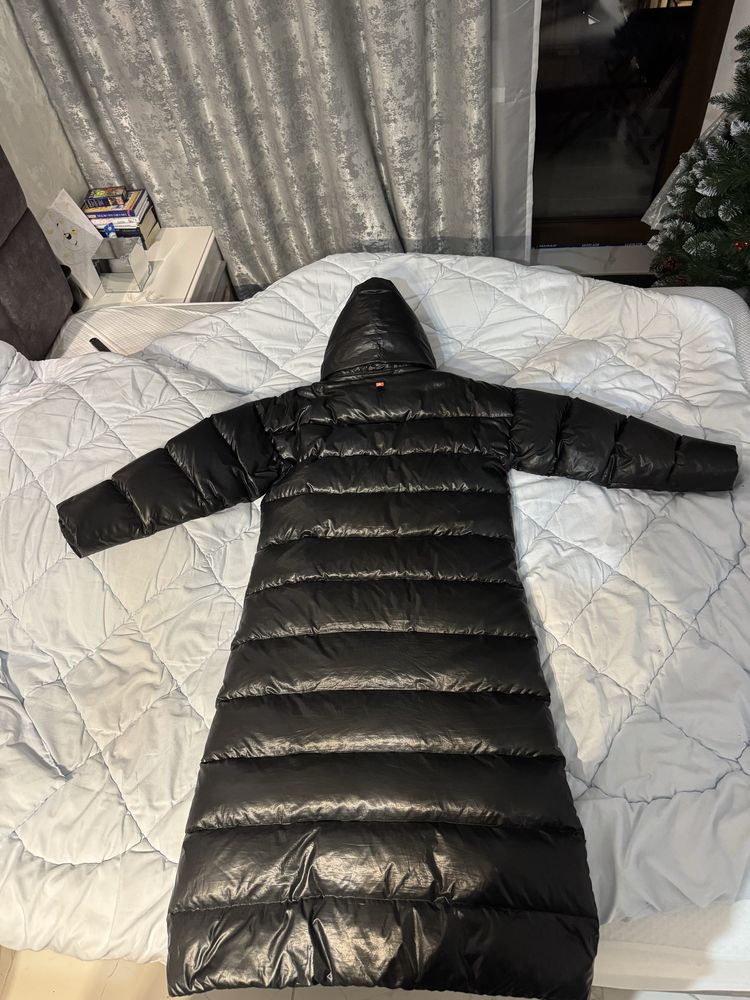 Черный пуховик Nike