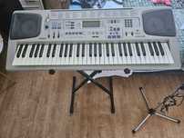Organy firmy Casio ze stojakiem i mikrofonem