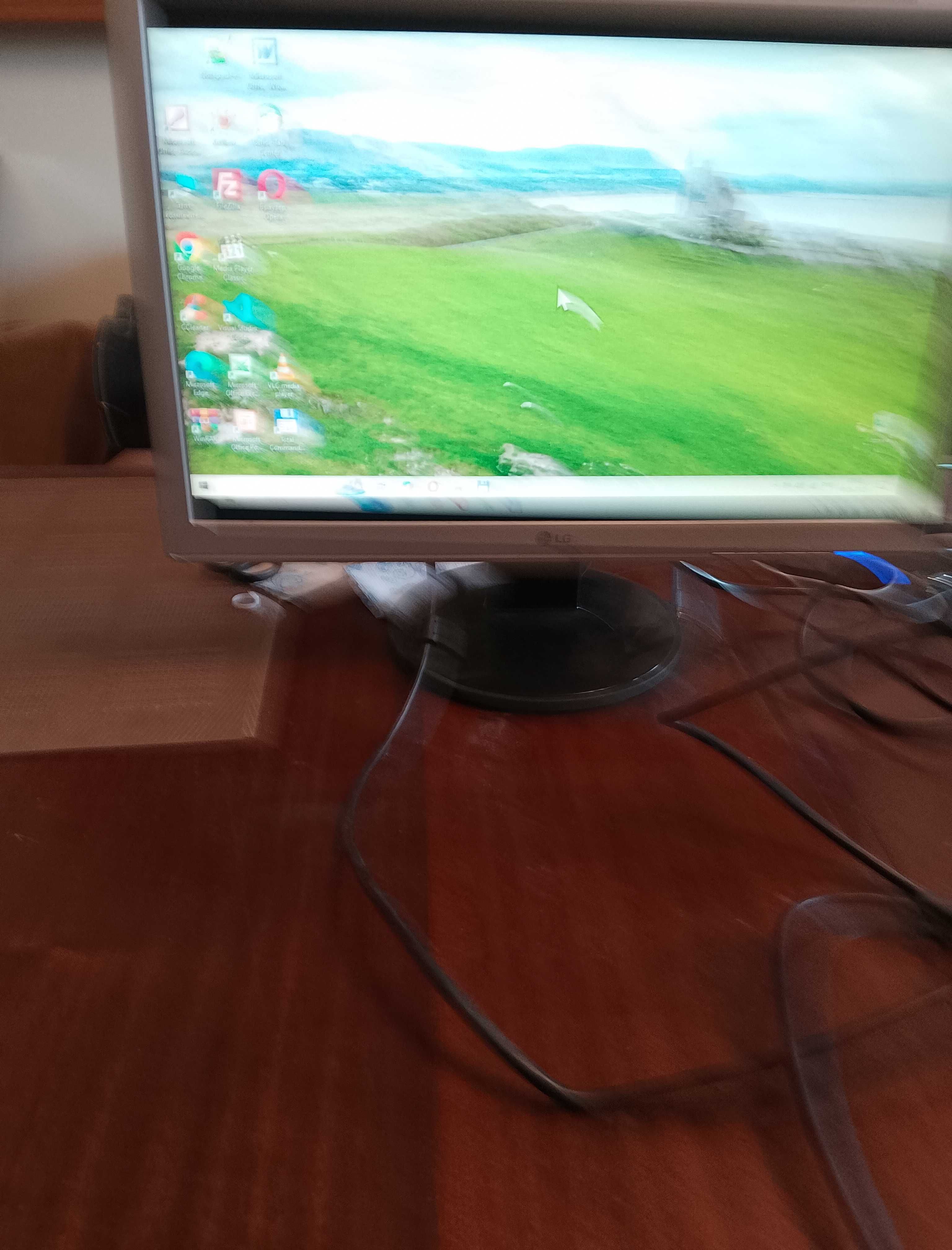 Монитор LG Flatron w2042S-sf рабочий