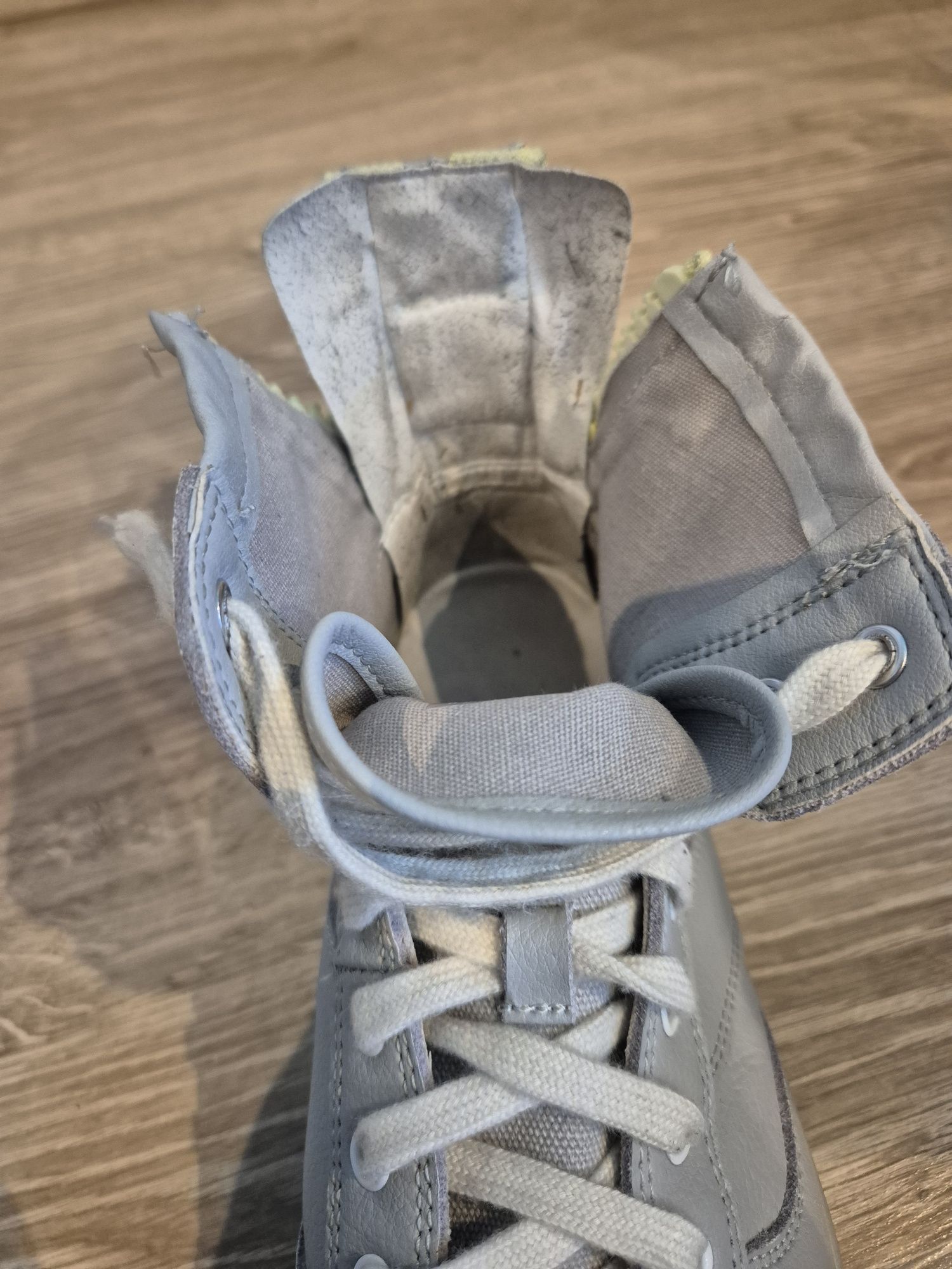 Szare buty togoshi