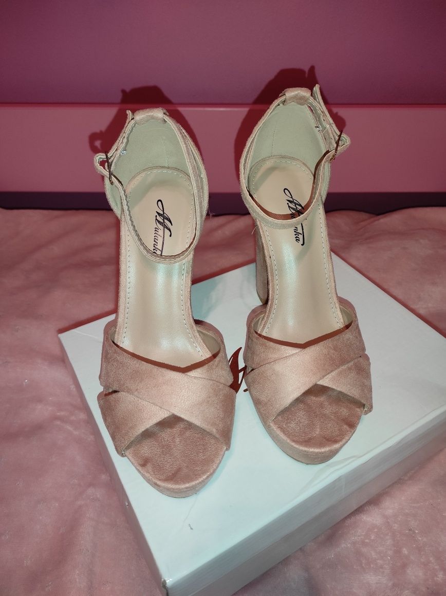 Buty na wysokim obcasie