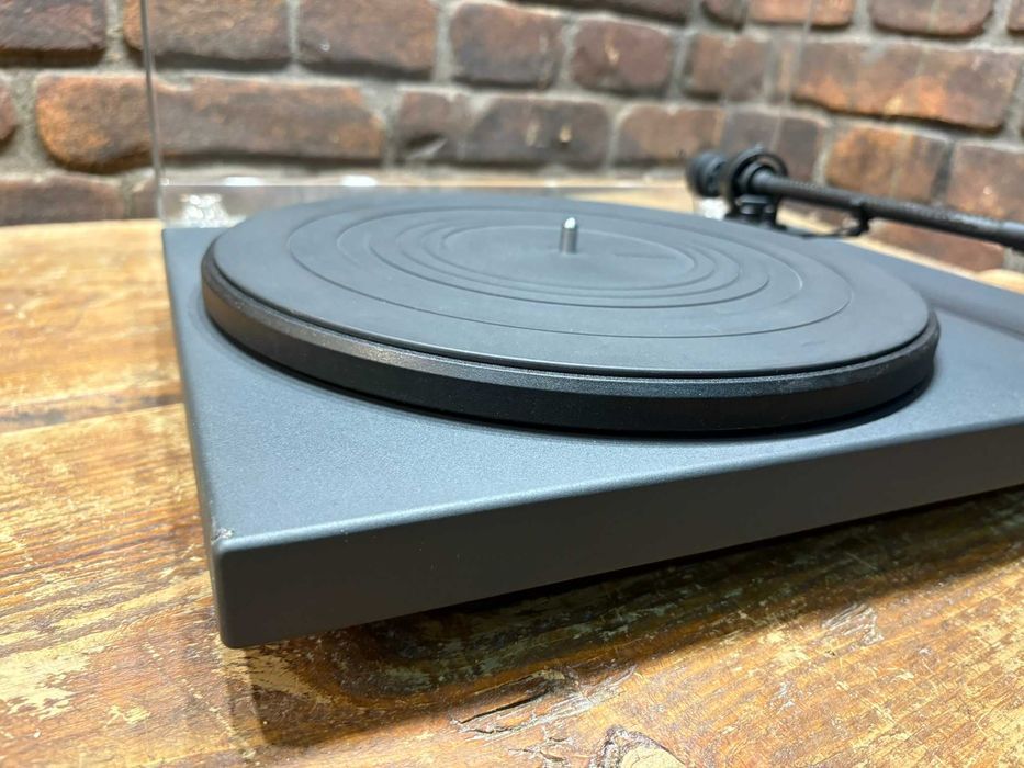 Gramofon Pro-Ject Audio System Essential II Manualny
