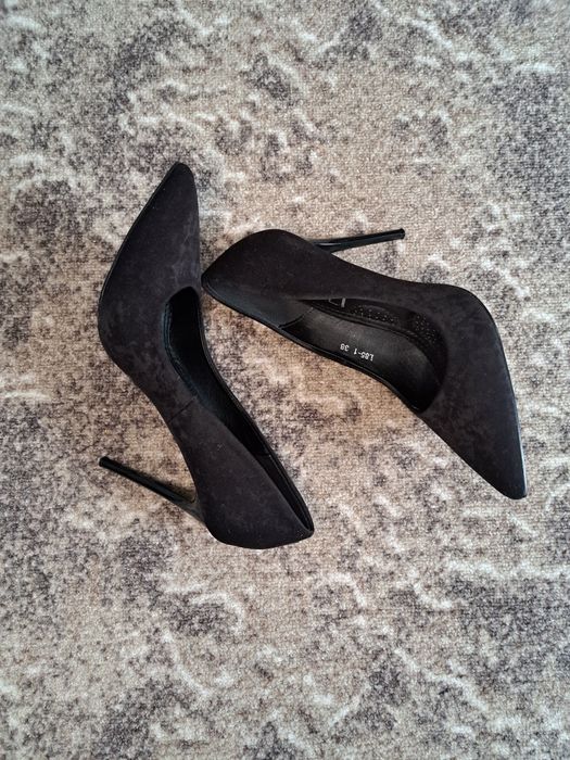 Туфлі лодочки на підборах