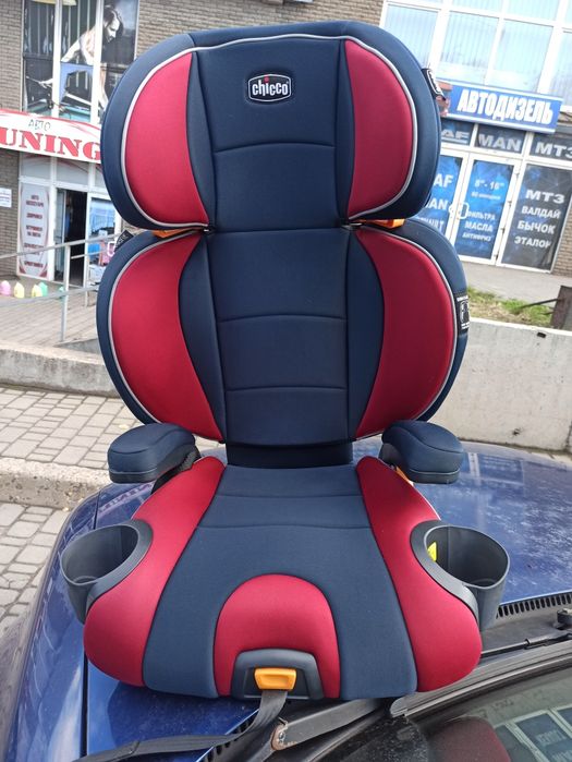 Продам дитяче автокрісло Chicco KidFit в гарному стані