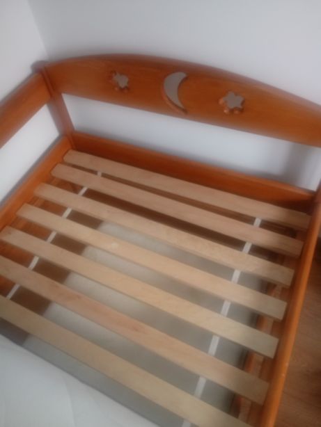 Łozko dla dziecka drewniane