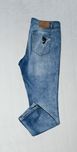 Damskie dżinsy straight jeans z dziurami i przetarciami