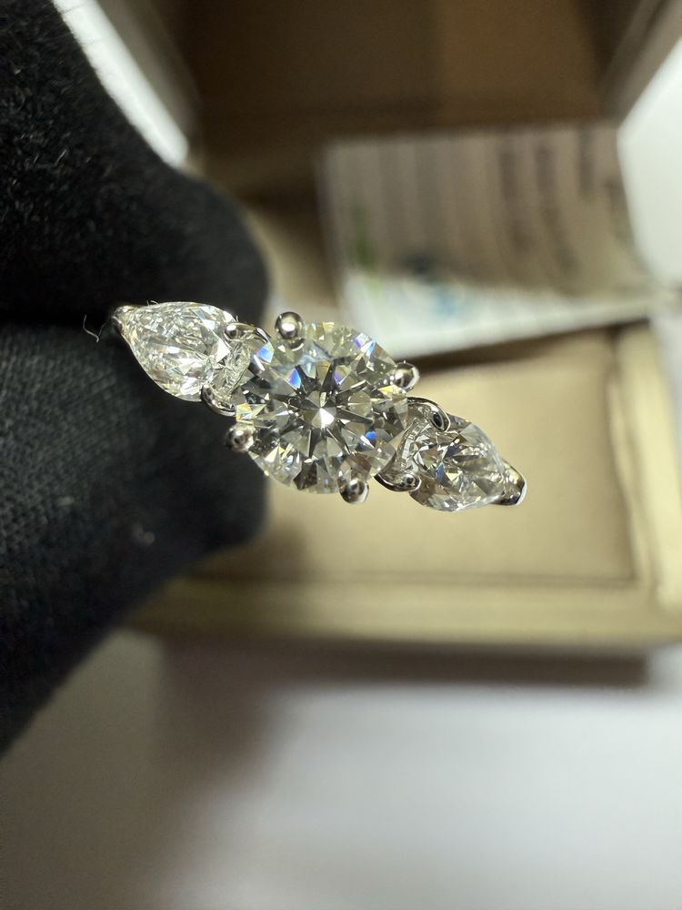 Кольцо Cartier 750 проба, природные бриллианты 0.72 ct, сертификация