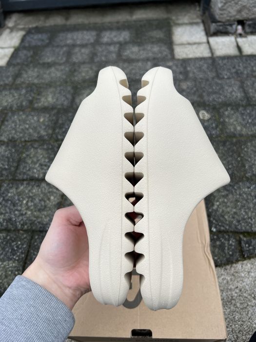Adidas Yeezy Slide Bone klapki jasne beżowe białe 39