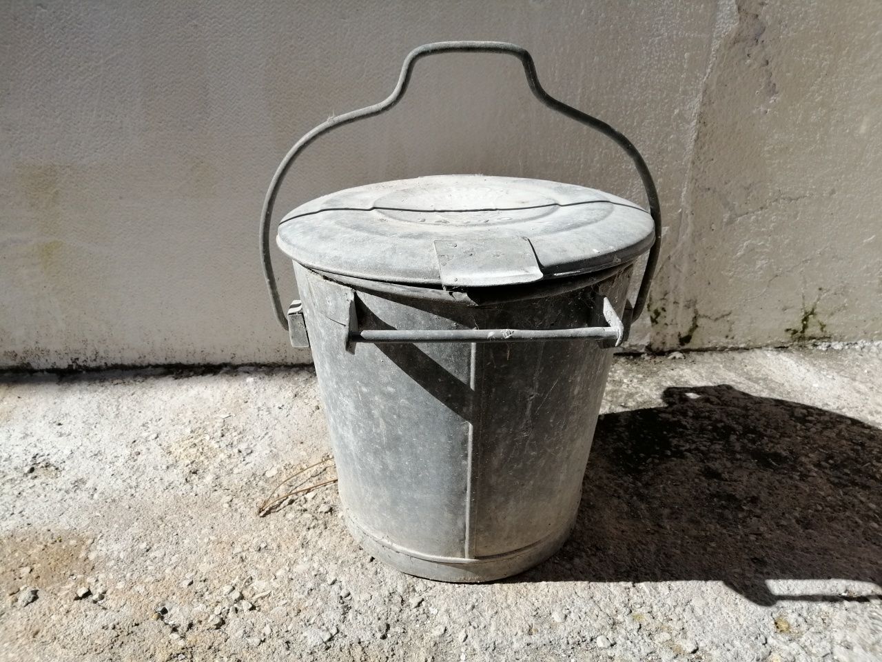 Caixote antigo cml