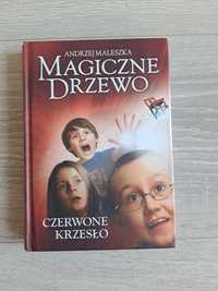 Książka magiczne drzewo czerwone krzesło