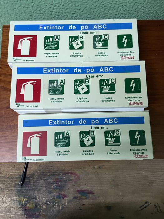 Lote de Sinalética (217 pecas totais)