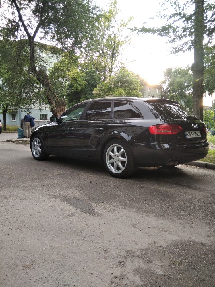 Ауді А4 b8 2.0 TDI,мех.2011