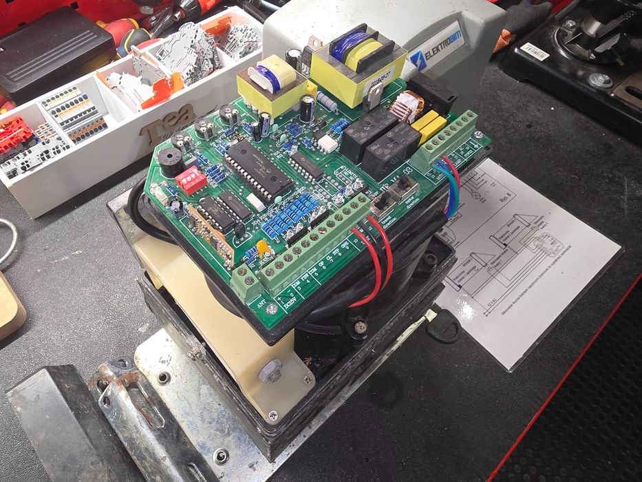 Napęd bramy przesuwnej – Automat Elektrobim KSE380 – Do 2000 kg