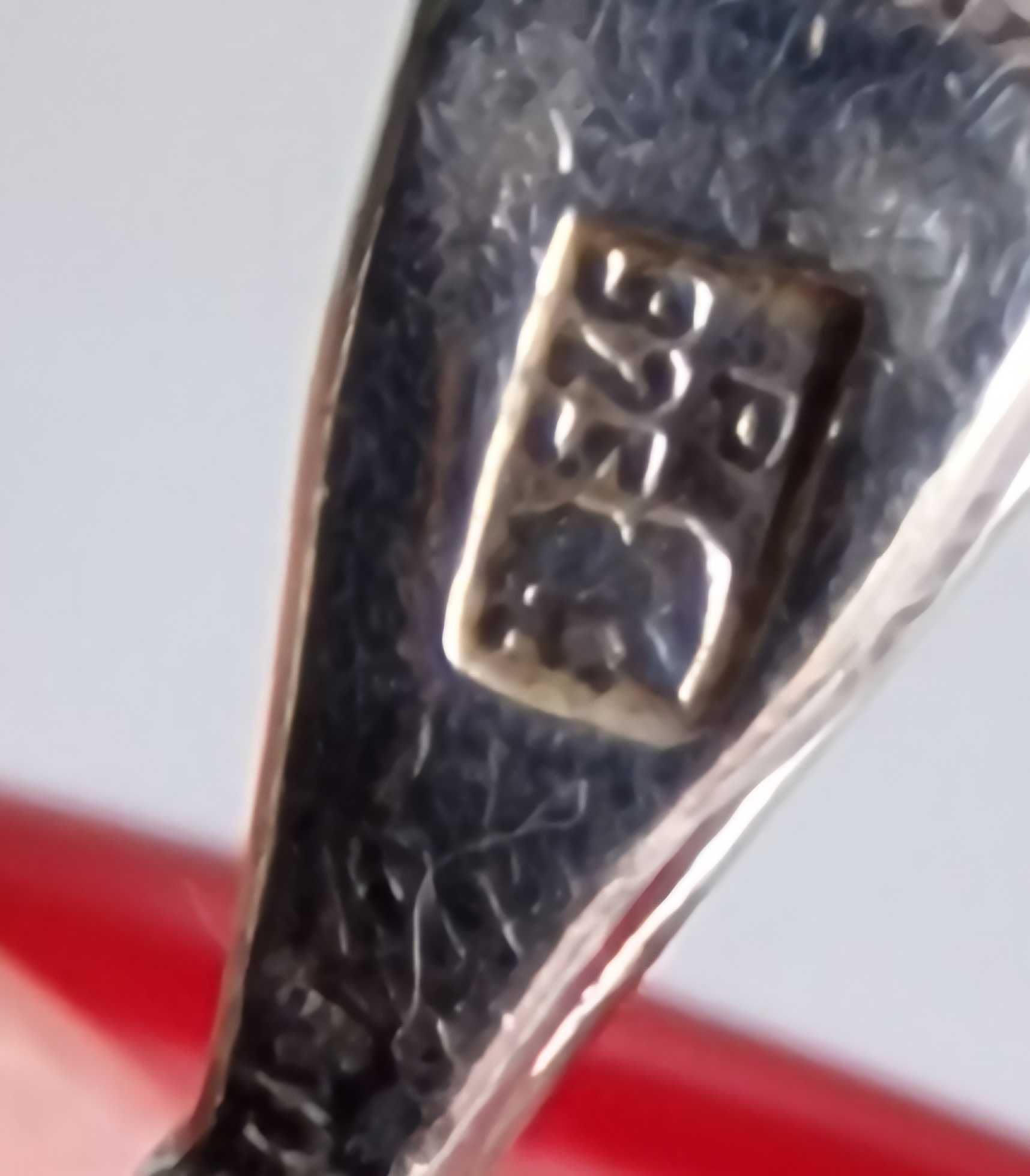 Srebrny krzyżyk z cyrkoniami próba 925