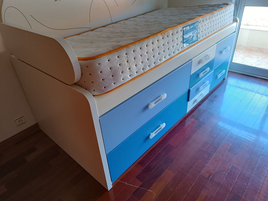 Cama Ele Jovem com arrumação