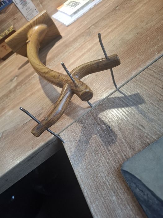 Wieszak na bizuterię, czapki, perukę