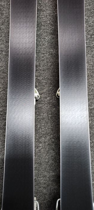 Narty 157 cm Atomic CLOUD C8 + wiązanie M10 2023r.