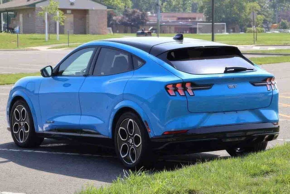 Ford Mustang Mach-E GT      2022