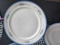 Niekompletny zestaw talerzy PRL – Porcelit Pruszków