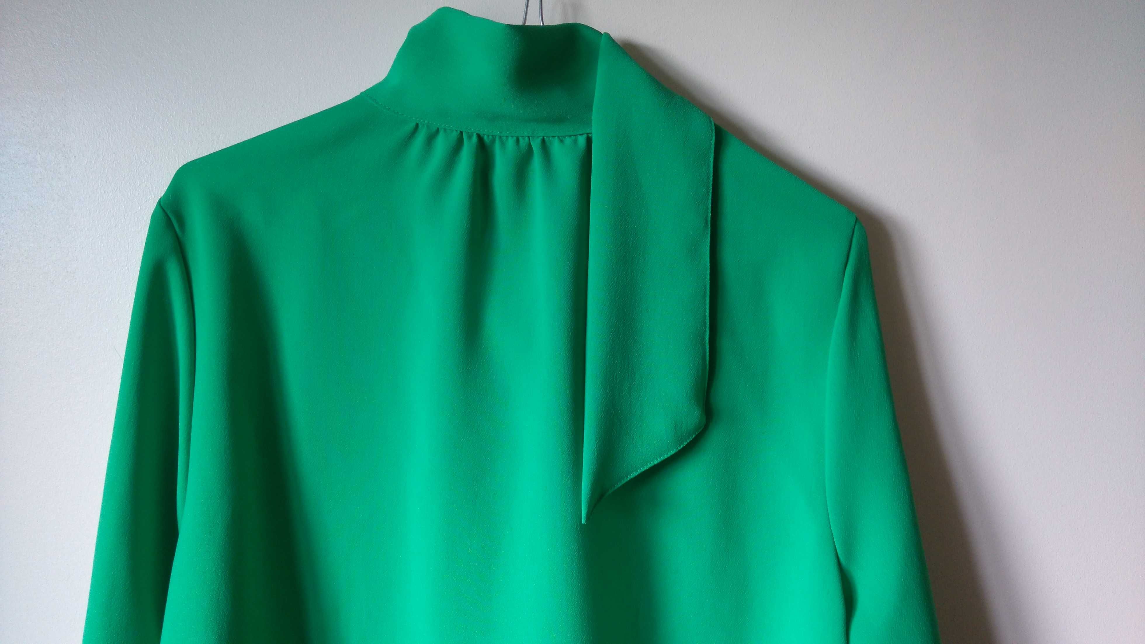 Blusa verde com botões dourados M ZARA c/etiqueta