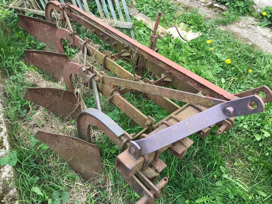 Трактор ЮМЗ (2005) ескаватор (плуги, культиватор, косарка та інше)