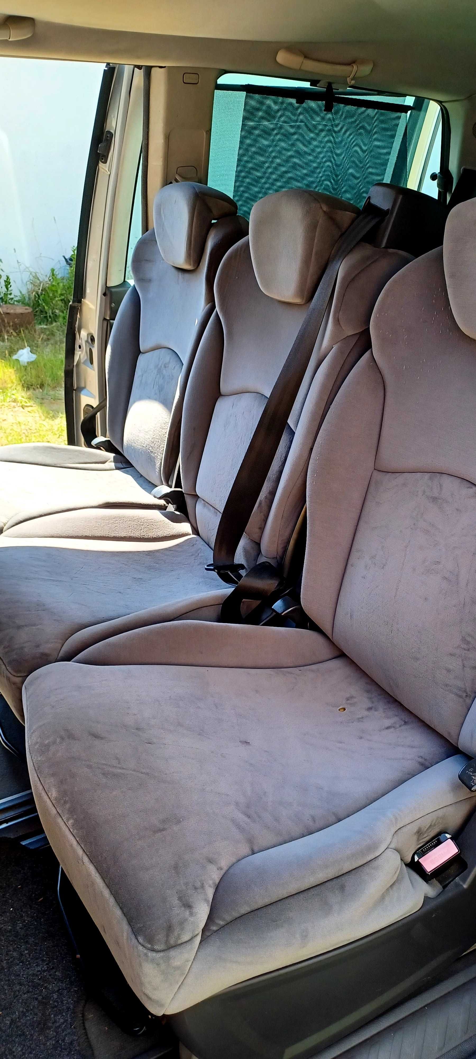 Vendo Citroën C8 de 2005 - para quem procura um projeto ou peças.