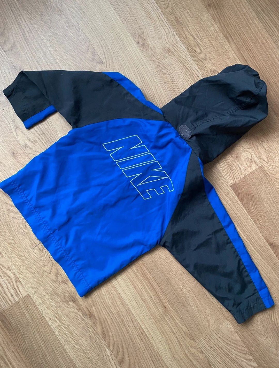 Kurtka wiatrówka Nike dla chlopczyka, rozmiar 104 cm