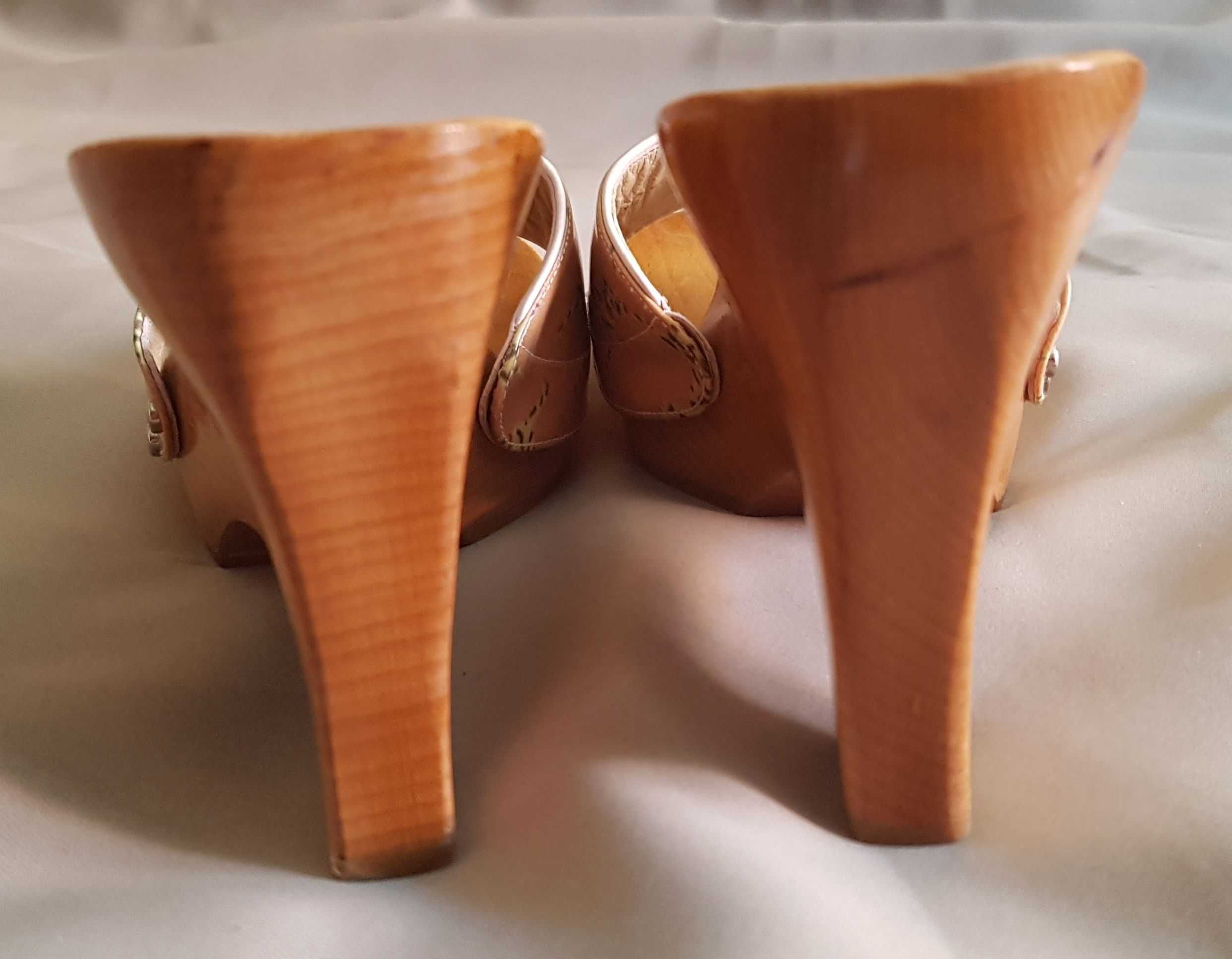 Stuart Weitzman przepiękne klapki drewno skóra dżety 38 bdb+ Hiszpania