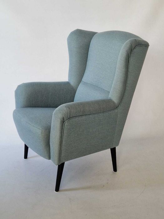 wygodny fotel typu "uszak"