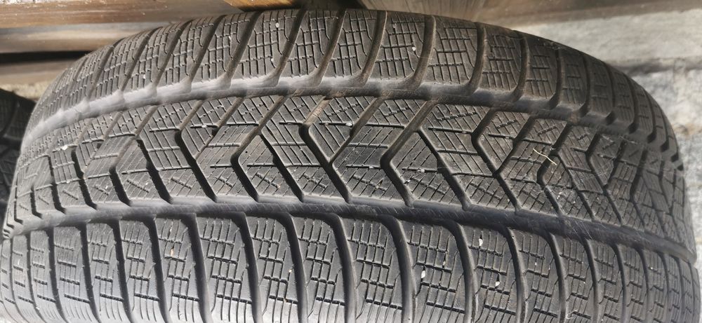 Orginalne felgi aluminiowe Volkswagena oraz opony zimowe  235/55/r18