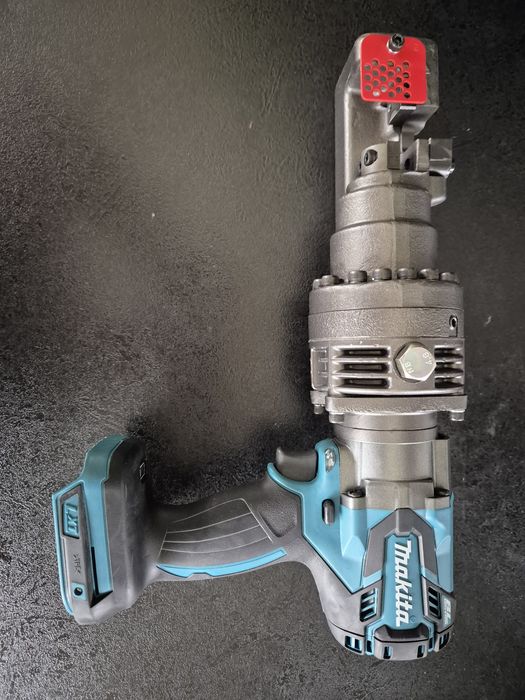 Akumulatorowa przecinarka do prętów zbrojeniowych MAKITA DSC163 NOWA