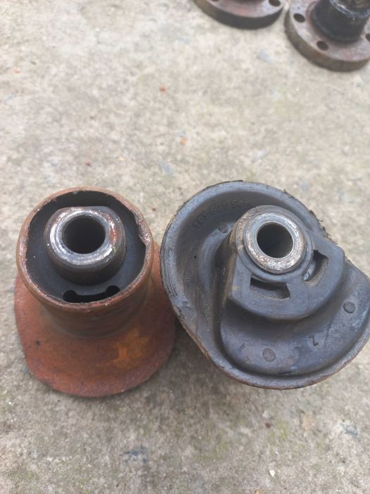 Опорний щит  торм.барабанів/ сайлентблоки / оськи Golf2, jetta, seat ,