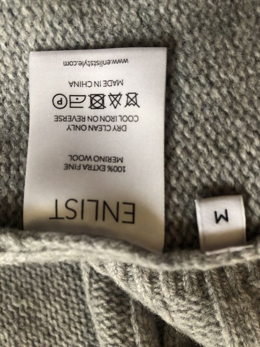 Szary sweter z wełny merynosów