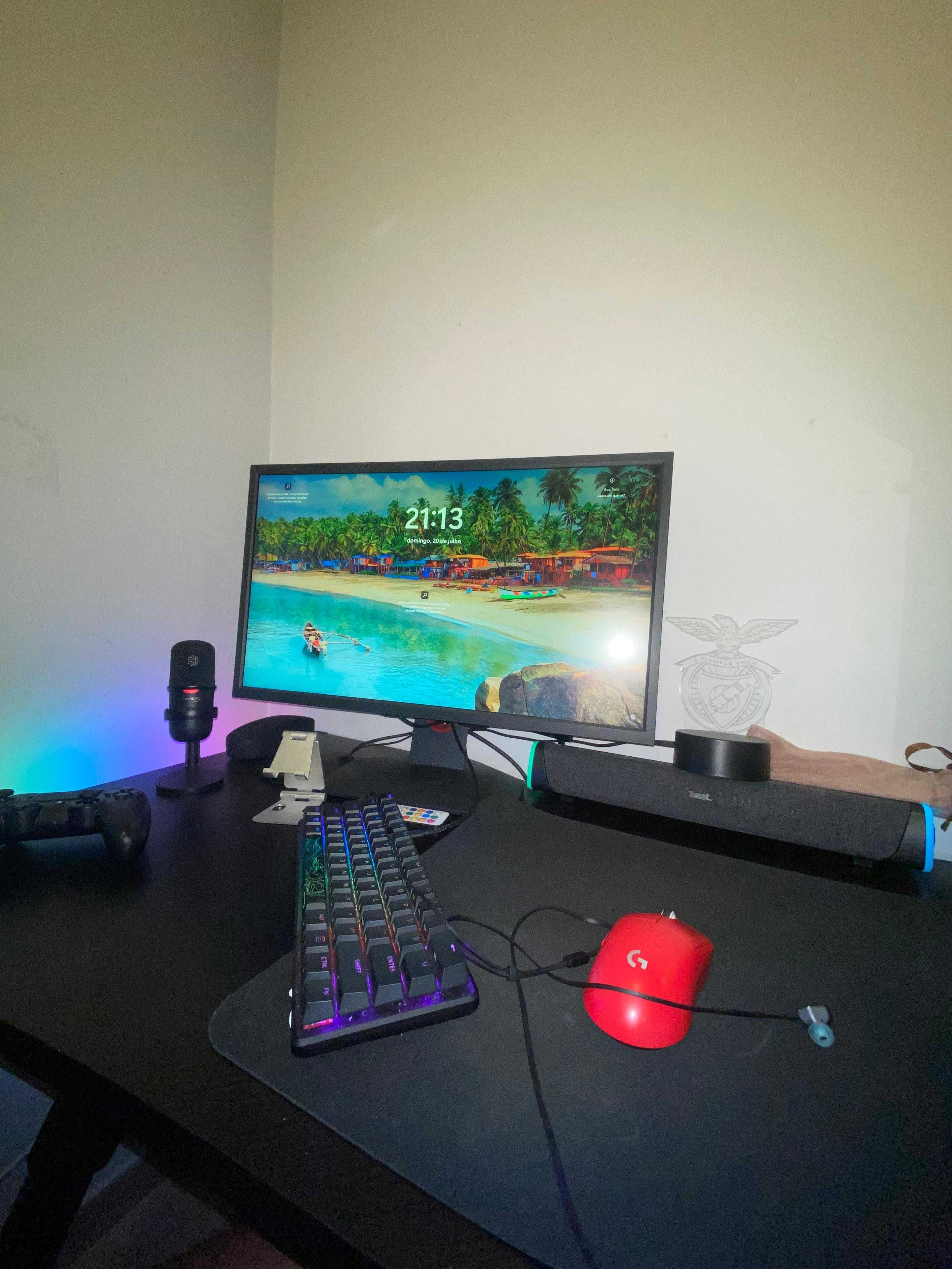 Vendo Tudo (1 ANO DE USO) PC/Mouse/Teclado/Fones/Mesa/Cadeira