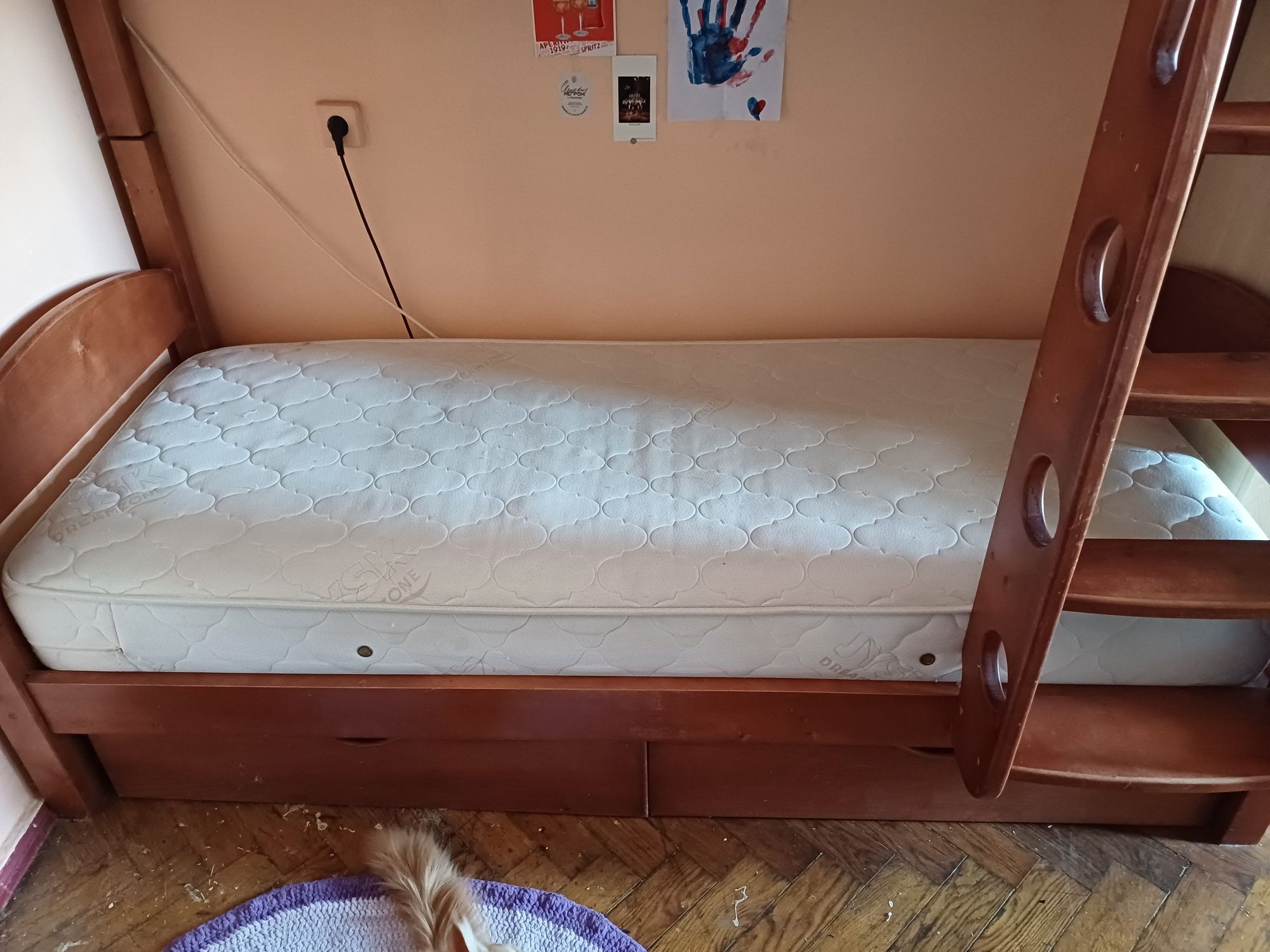 Двухярусная кровать