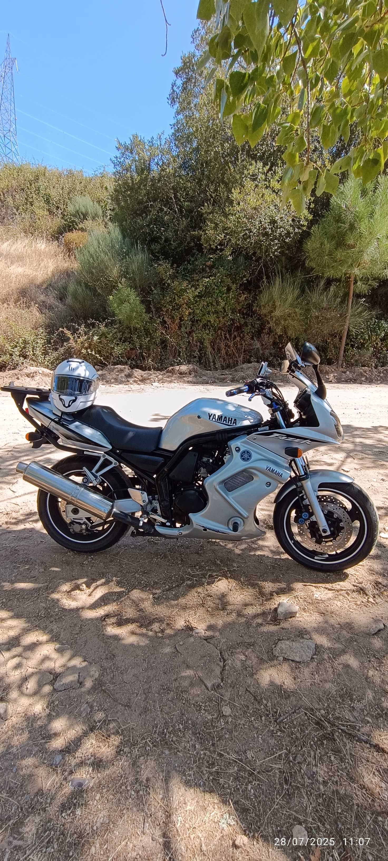 Yamaha Fzs fazer 600 em muito bom estado para a idade que tem.