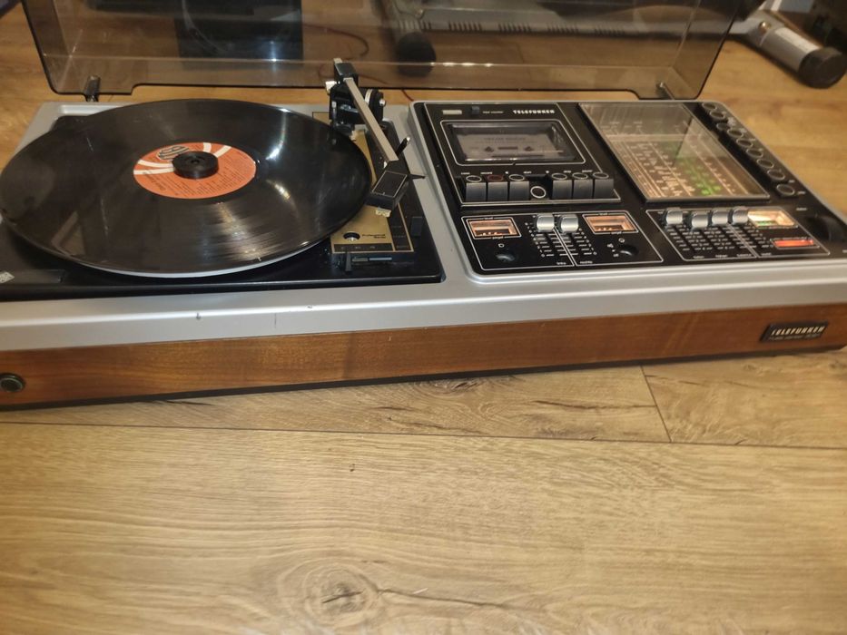 Radio magnetofon gramofon Telefunken model 3021