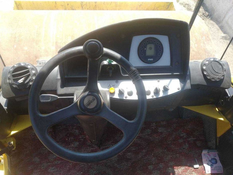 Каток Bomag BW213