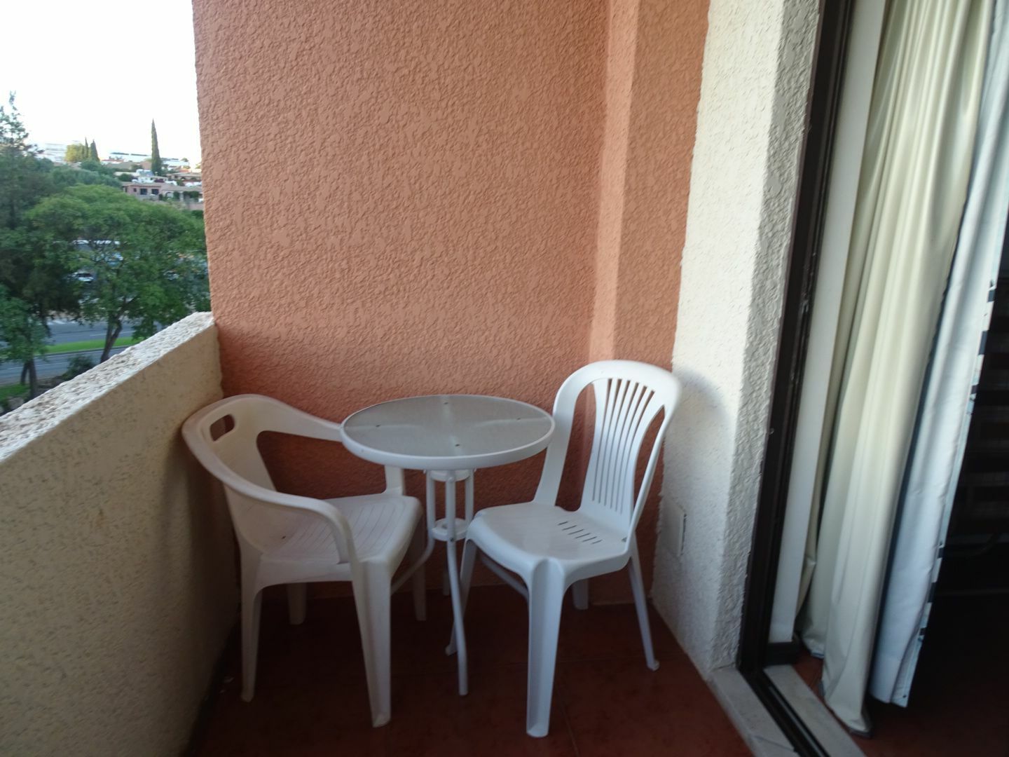 T0 com piscina e zonas relvadas